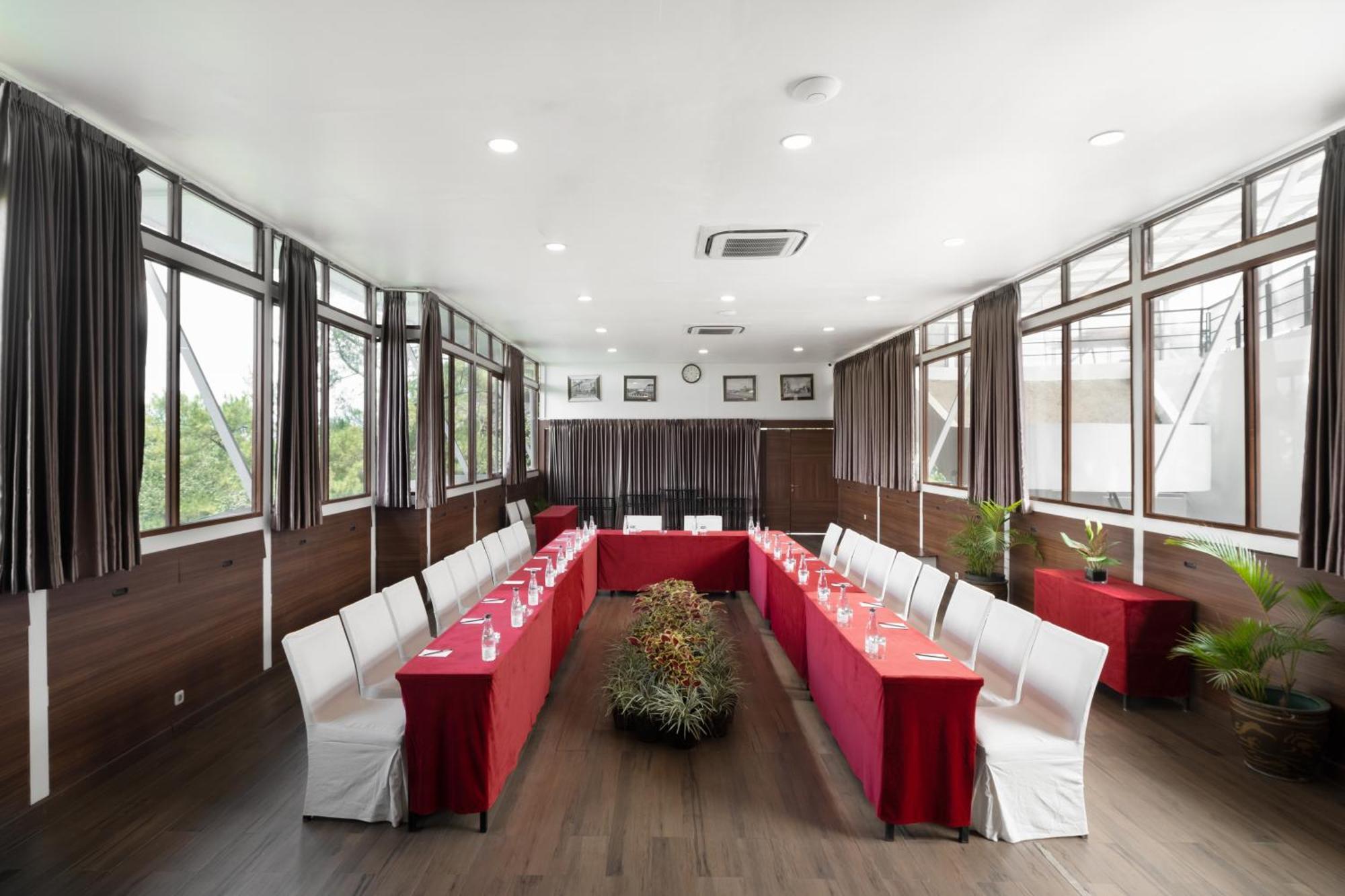 House Sangkuriang Hotel Bandung Exterior photo