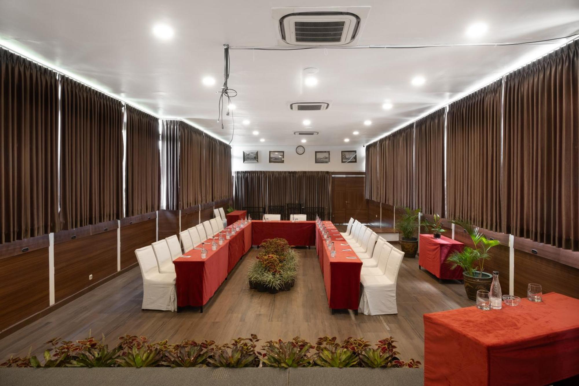 House Sangkuriang Hotel Bandung Exterior photo