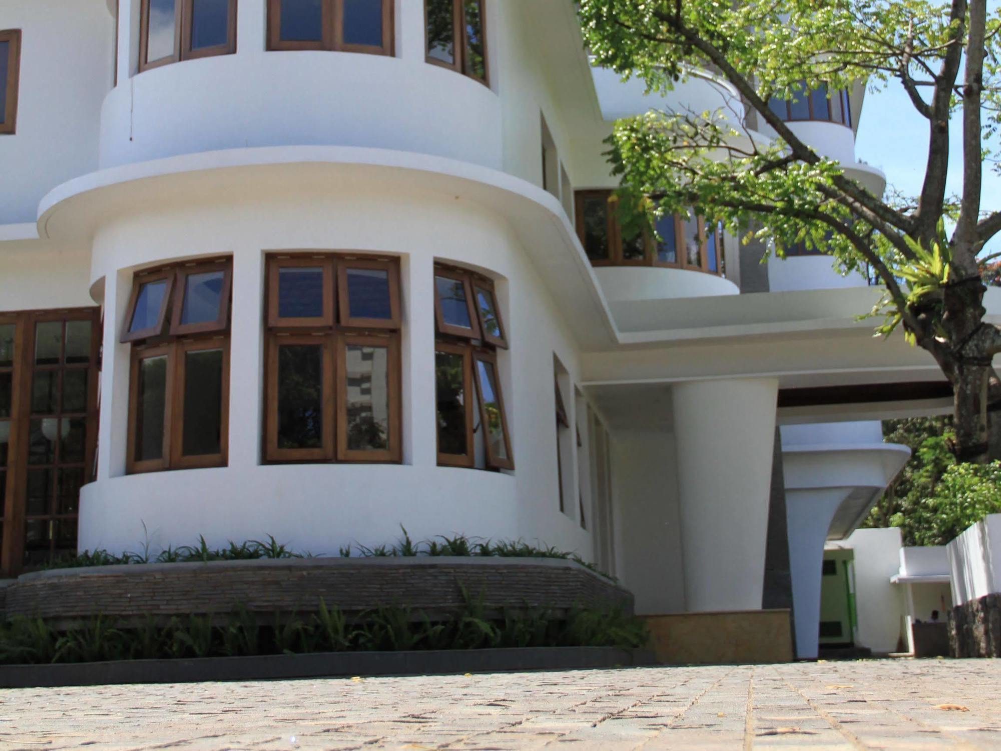 House Sangkuriang Hotel Bandung Exterior photo